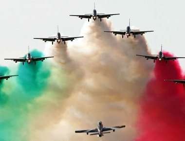 Εκπληκτική επίδειξη των Frecce Tricolori στο Dubai Air Show